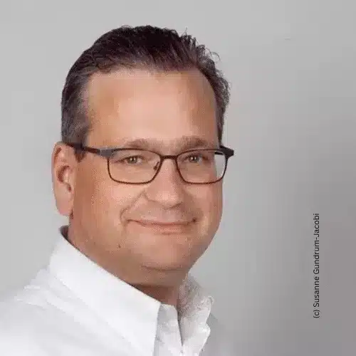 Porträt von Dr. Hartmut Frenzel – Experte für Compliance, Technik und Mediation